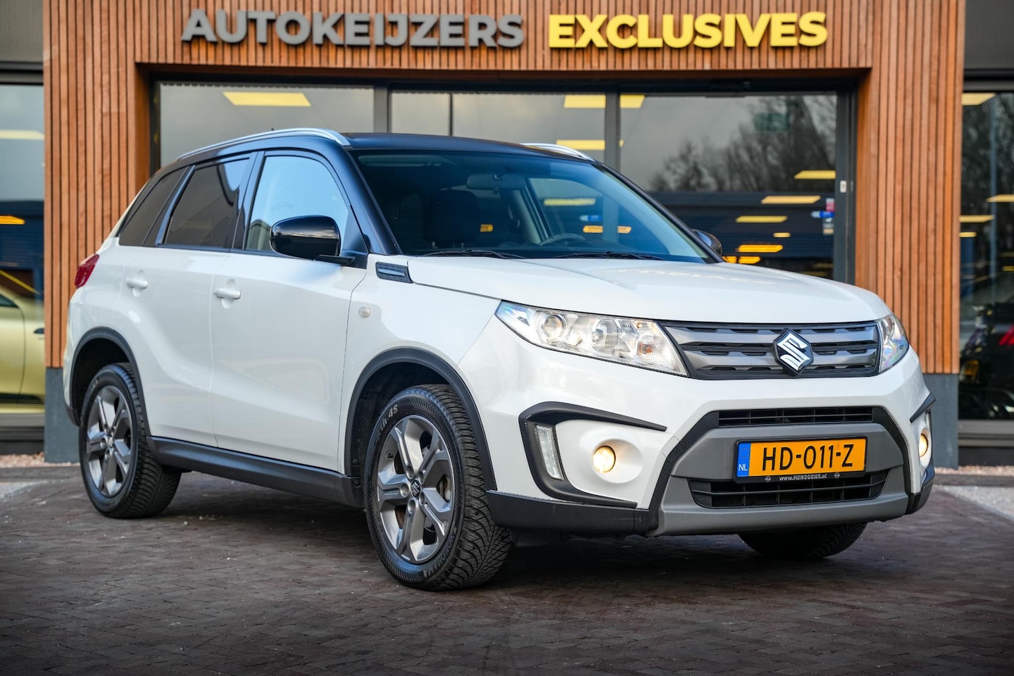 Suzuki Vitara - 1.6 Exclusive Two-Tone Stoelverw. Carplay Cruise Camera 17''LM Automaat! - AutoWereld.nl