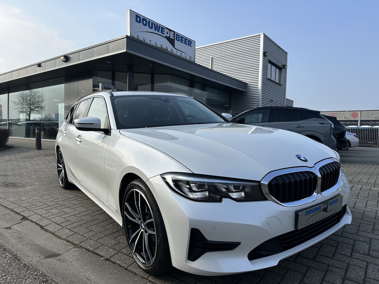 BMW 3-serie Touring - 320i 19inch | Keyless | Stoelverw. | Lendesteun | Metallic - AutoWereld.nl