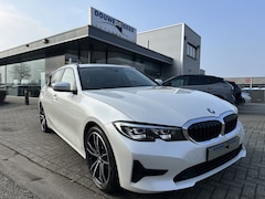 BMW 3-serie Touring - 320i 19inch | Keyless | Stoelverw. | Lendesteun | Metallic