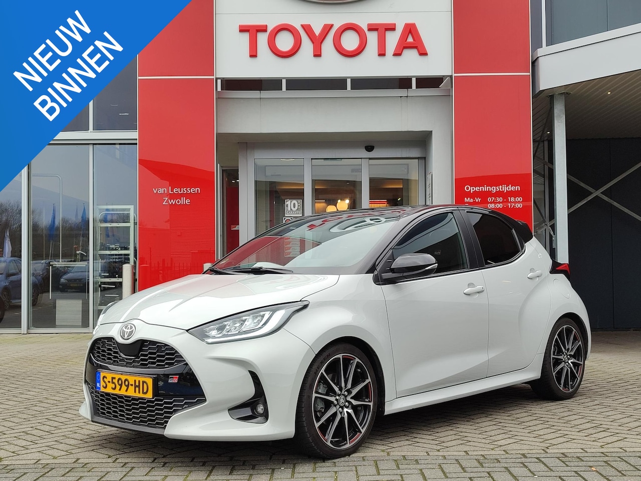 Toyota Yaris - 1.5 Hybrid GR Sport JBL-AUDIO STOELVERW 18' LM-VELGEN SPORTSTOELEN KEYLESS NAVI KEYLESS BL - AutoWereld.nl