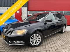 Volkswagen Passat Variant - 1.6 TDI Comfort Executive Line BlueMotion TREKHAAK / GOED ONDERHOUDEN / NAVI / CLIMA / PDC