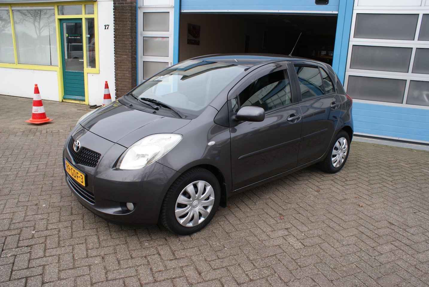 Toyota Yaris - 1.3 VVTi Sol MMT automaat - AutoWereld.nl