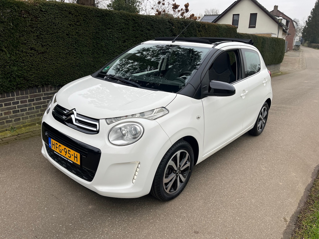 Citroën C1 - 1.2 PureTech Airscape Shine nieuwe motor - AutoWereld.nl