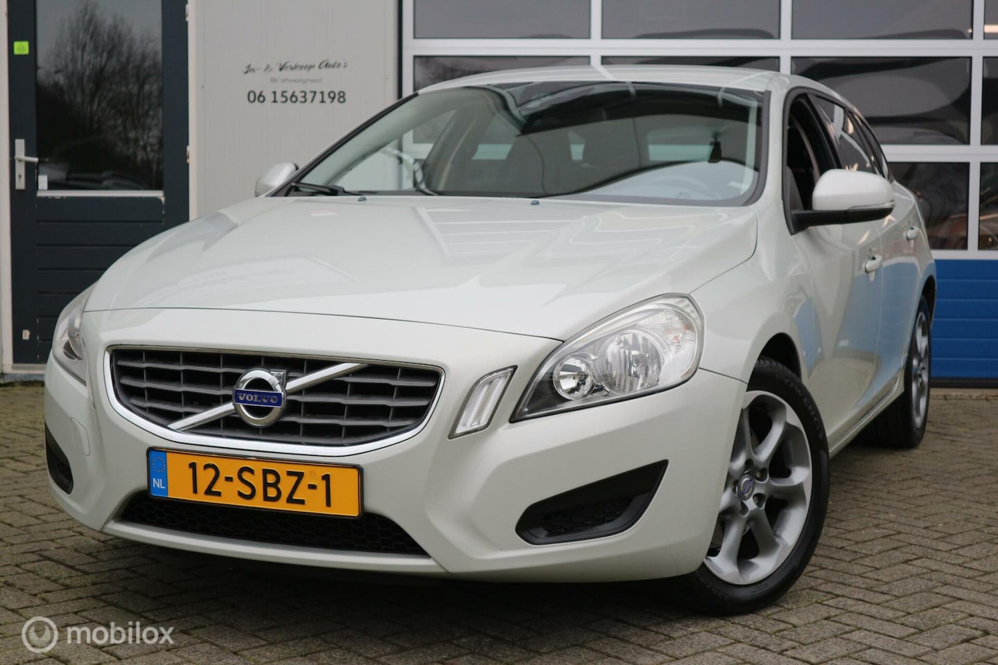 Volvo V60 - 1.6 T3 Kinetic ECC/NAVIGATIE/PDC/NAP - AutoWereld.nl