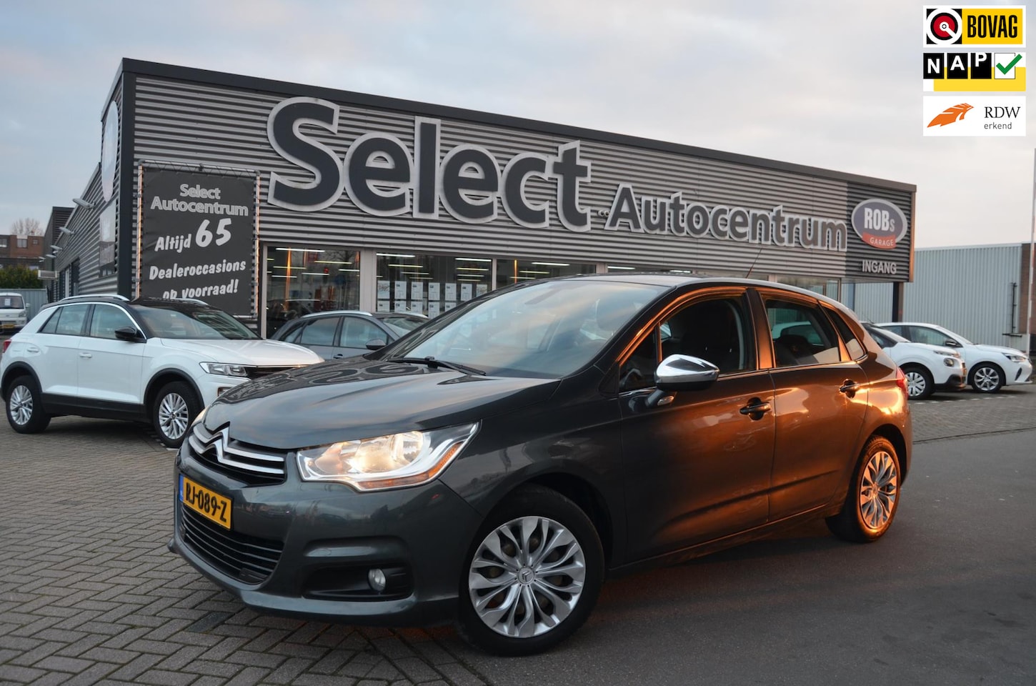 Citroën C4 - 1.2 PureTech Attraction|DEALER ONDERH.|TREKHAAK|STOELVERW.|CRUISE|ACC|PARKEERSENSOREN - AutoWereld.nl