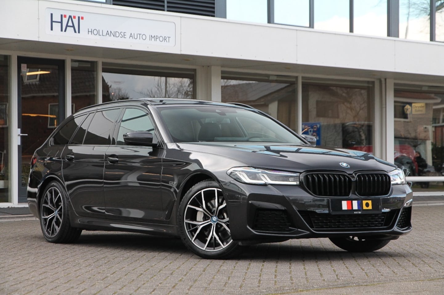 BMW 5-serie Touring - 530e M-Sport I Pano I HUD I - AutoWereld.nl