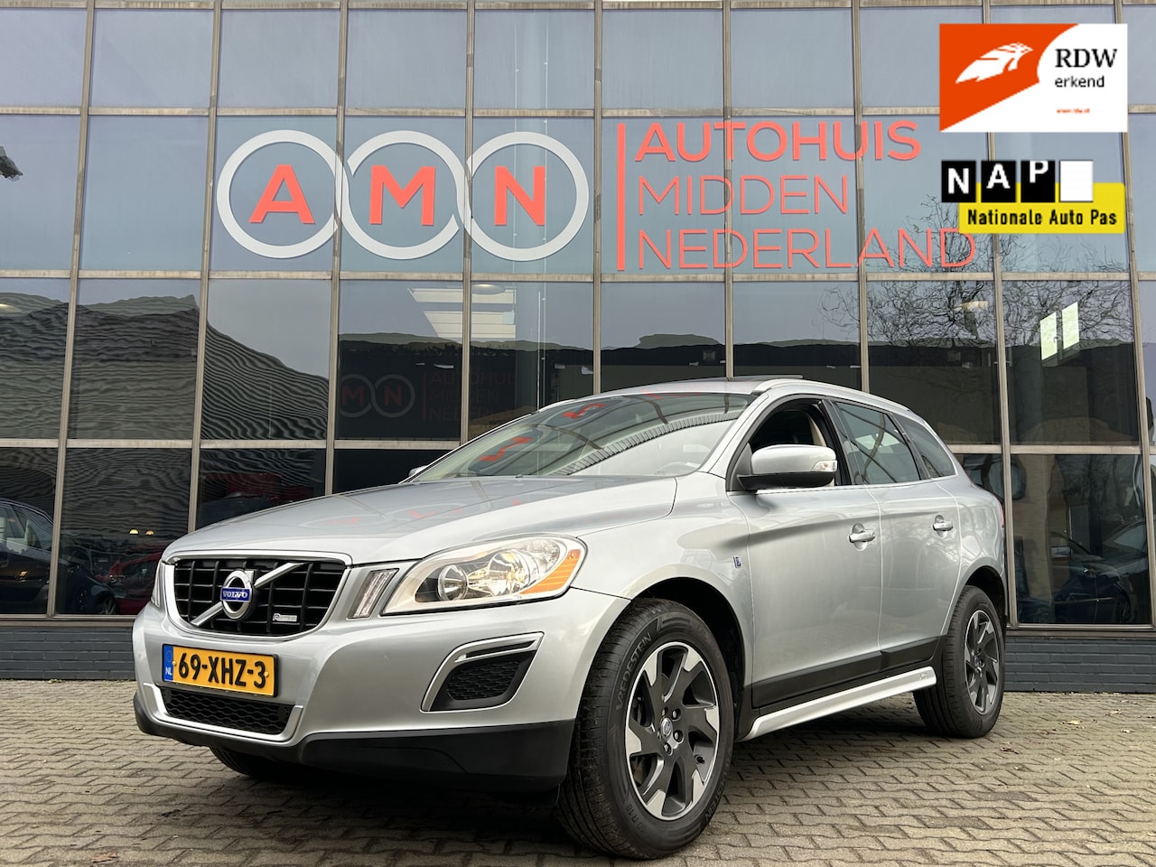 Volvo XC60 - 2.0 T5 Ocean Race Automaat Navigatie,Panoramadak,Cruisectr,Leder,PDCa,LMV19” - AutoWereld.nl