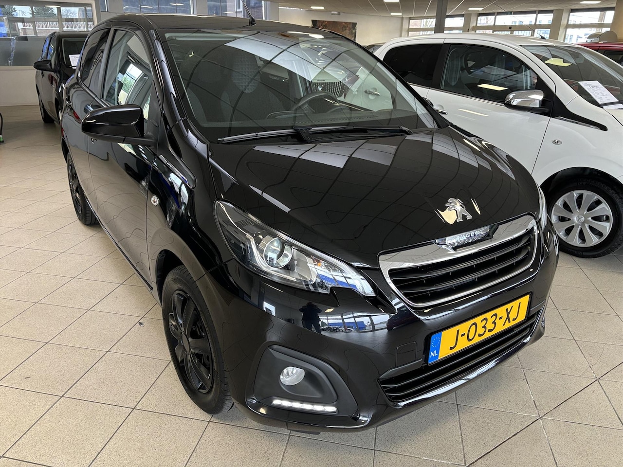 Peugeot 108 - 1.0 72pk 5D Active RIJKLAAR - AutoWereld.nl