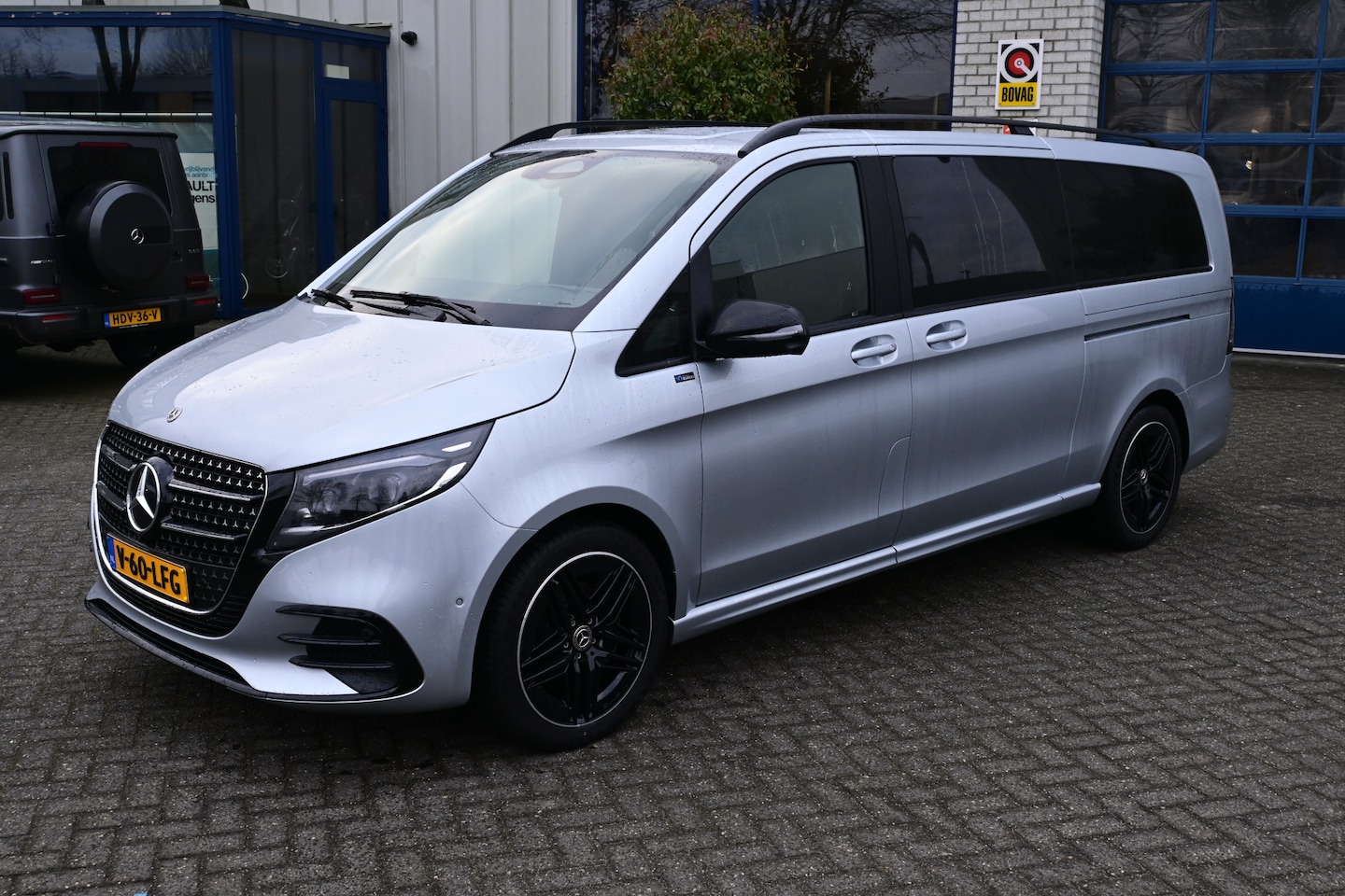 Mercedes-Benz V-klasse - 300d 4-Matic L3 AMG DC 4x4, Luchtvering, Standkachel, Gekoelde stoelen, 360 Camera - AutoWereld.nl