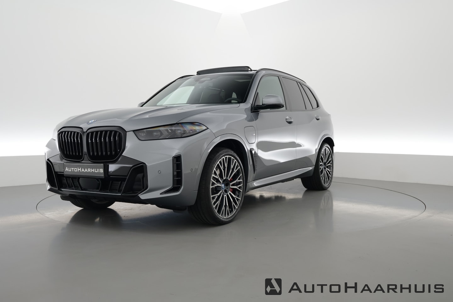 BMW X5 - xDrive50e M Sport | Pano | Soft Close | HUD | SkyLounge | Luchtvering | 22'' | Illuminated - AutoWereld.nl