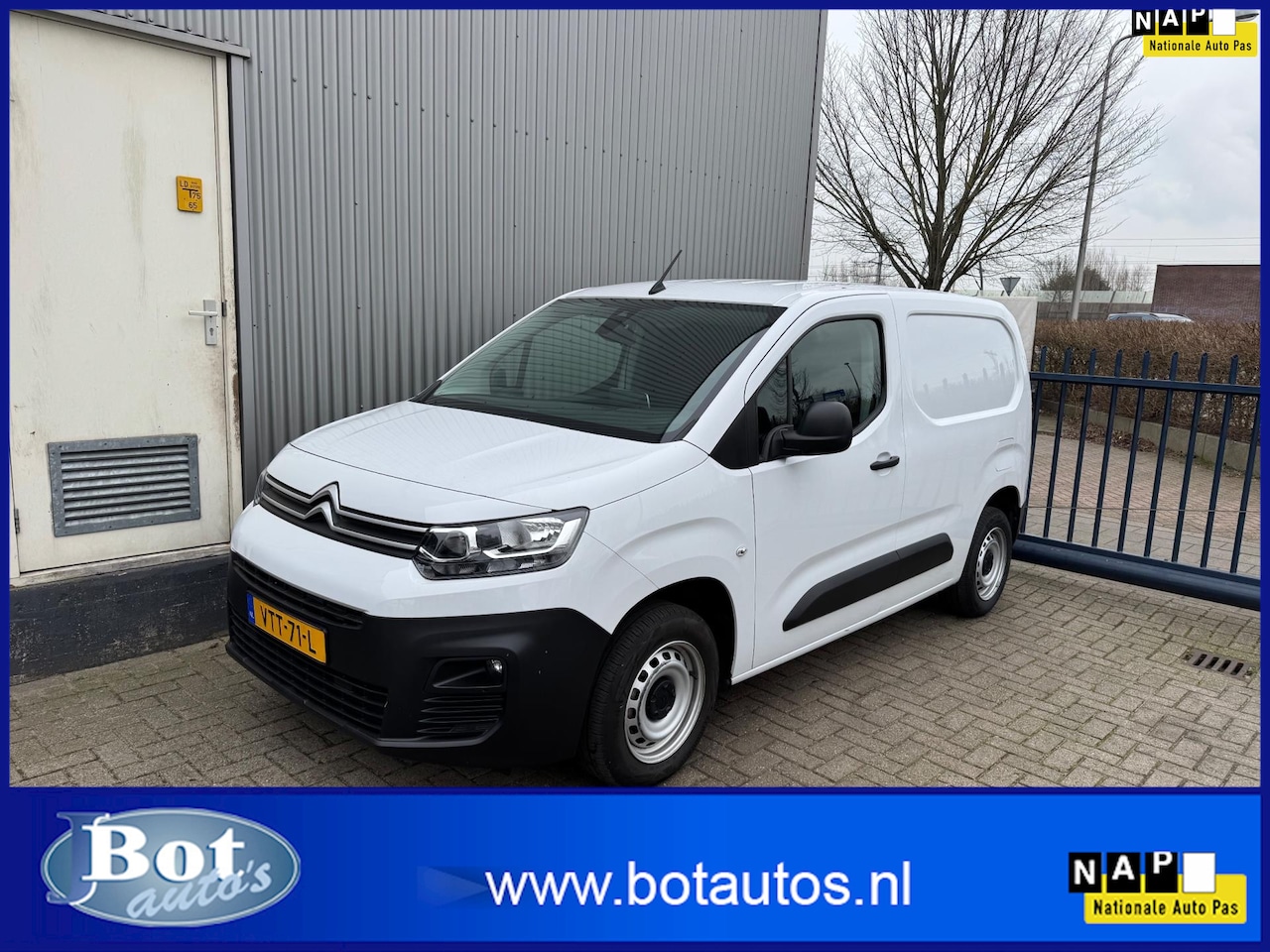 Citroën Berlingo - 1.2 PureTech 110 S&S L1AIRCO / NAVIGATIE / 3 ZITPLAATSEN / PARKEERSENSOREN / CRUISE / NIEU - AutoWereld.nl