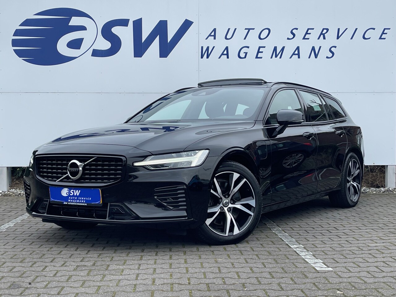 Volvo V60 - 2.0 T6 Recharge AWD R-Design | Pano | Trekhaak | Pilot Assist | Leder | LED | DAB+ - AutoWereld.nl