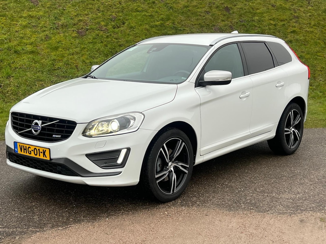 Volvo XC60 - R-Design Grijskenteken automaat  ( Letop deze prijs is Ex BTW ) - AutoWereld.nl