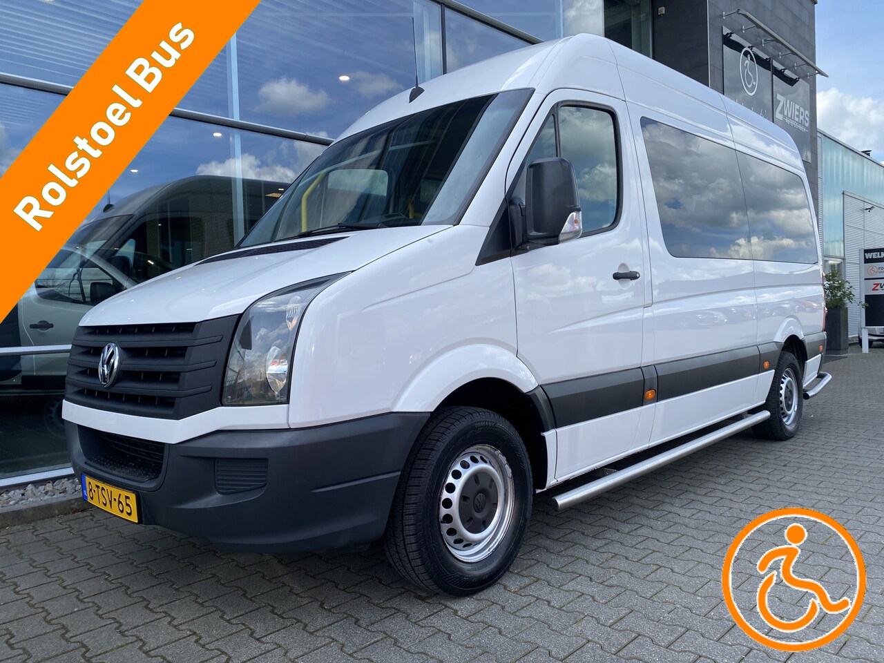 Volkswagen Crafter - Rolstoelbus / Personenbus 35 2.0 TDI L2H2 BM (Zeer mooie rolstoelbus met 8 klapstoelen!) - AutoWereld.nl