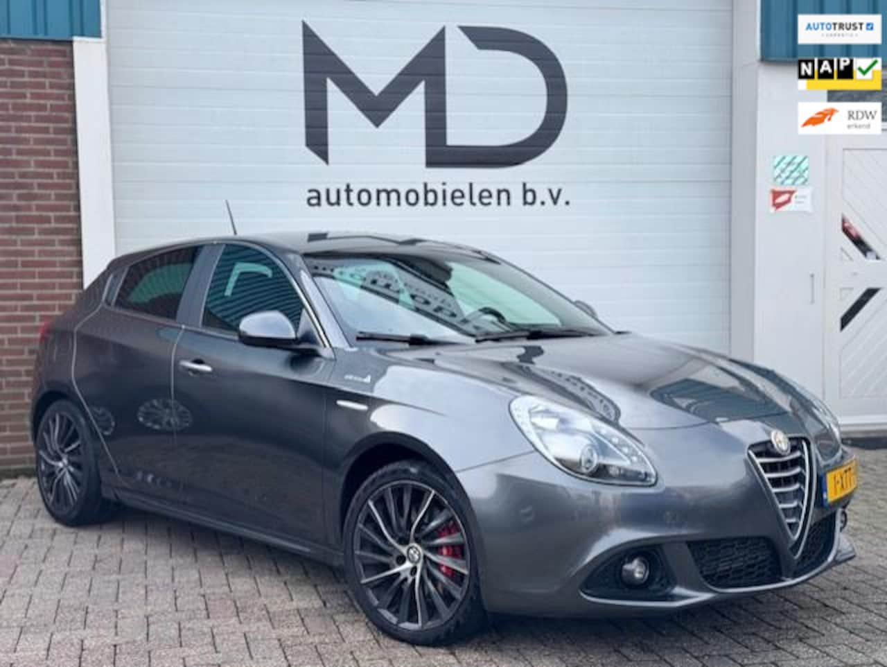 Alfa Romeo Giulietta - 1.6 JTDm Exclusive QV line-LED-Trekhaak - AutoWereld.nl