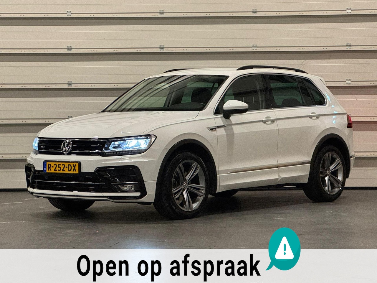 Volkswagen Tiguan - 1.5 TSI ACT R-Line |Trekhaak|Apple Carplay| - AutoWereld.nl