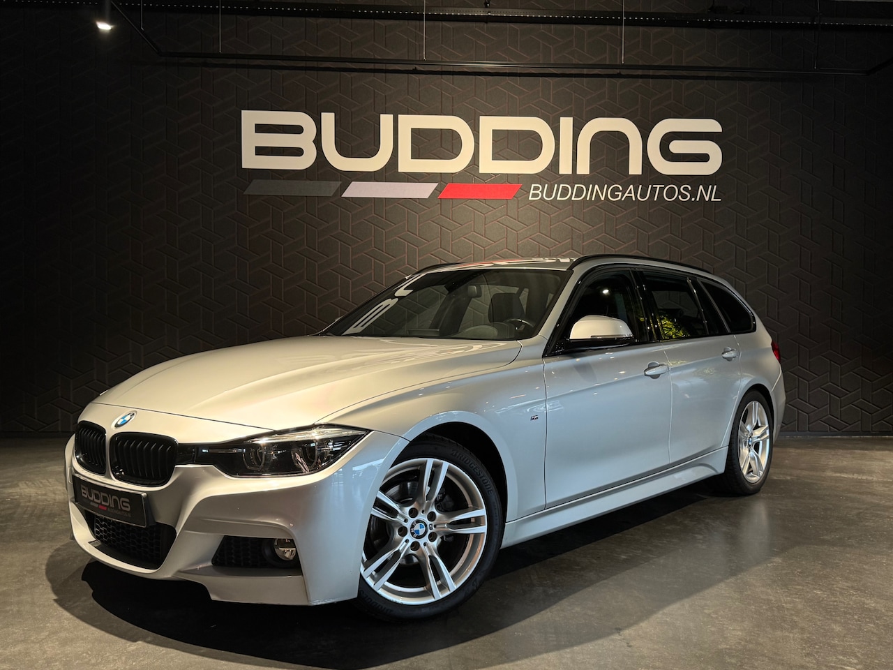 BMW 3-serie Touring - 318i Edition M Sport Shadow | Trekhaak | Leder - AutoWereld.nl