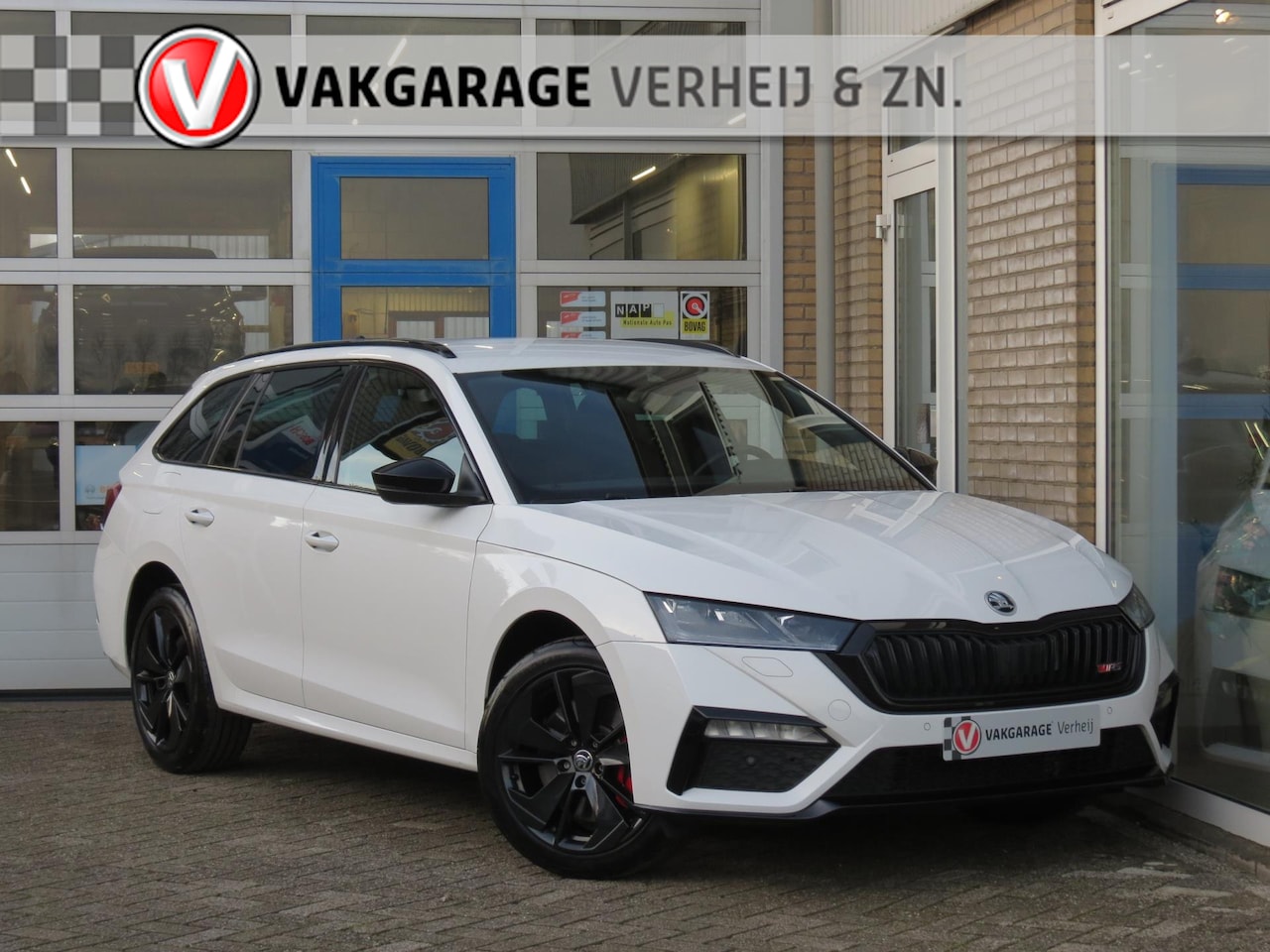 Skoda Octavia Combi - 1.4 TSI RS iV PHEV Business 245PK Digi-Dash|CarPlay|LED|Ad. Cruise|Clima|PDC - AutoWereld.nl