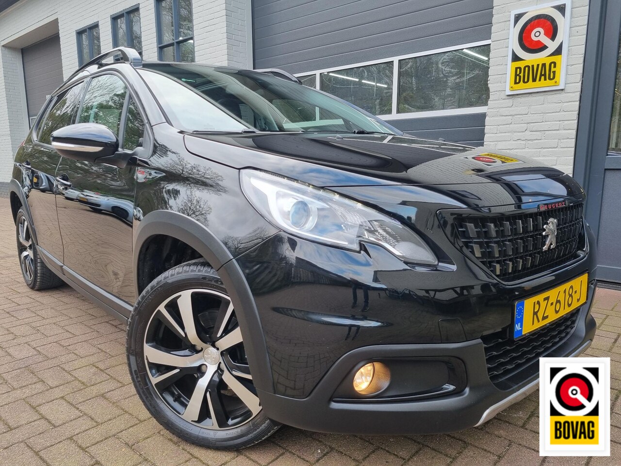 Peugeot 2008 - 1.2 PureTech GT-line / NAVI / CAMERA / TREKHAAK - AutoWereld.nl