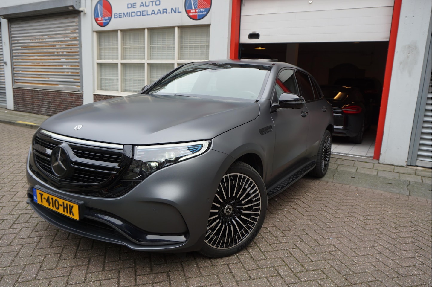 Mercedes-Benz EQC - 400 4MATIC AMG Line Premium Plus 80 kWh | HUD | Burmester | Panoramadak | Adaptive Cruise - AutoWereld.nl