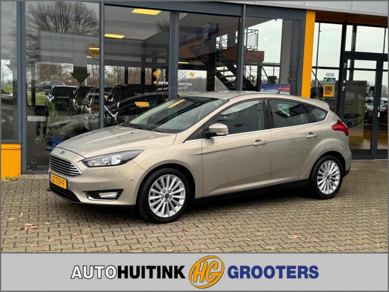 Ford Focus - 1.0 EcoB. Titanium - stoel/stuurverwarm - camera - navi - AutoWereld.nl