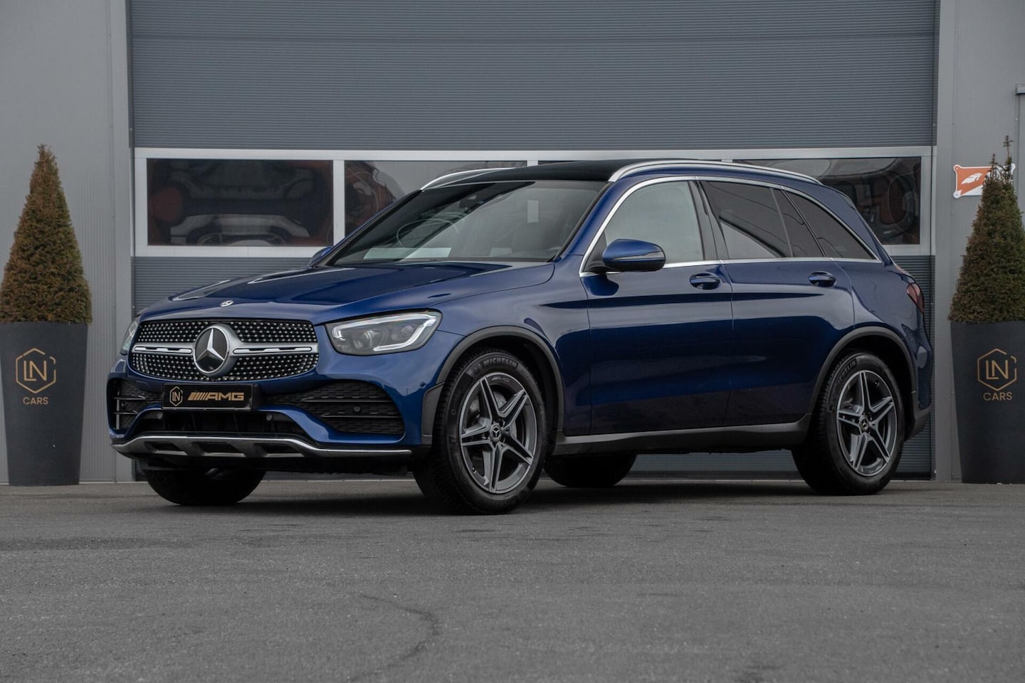 Mercedes-Benz GLC-klasse - 200 AMG |Pano|Sfeerverlichting|Trekhaak - AutoWereld.nl