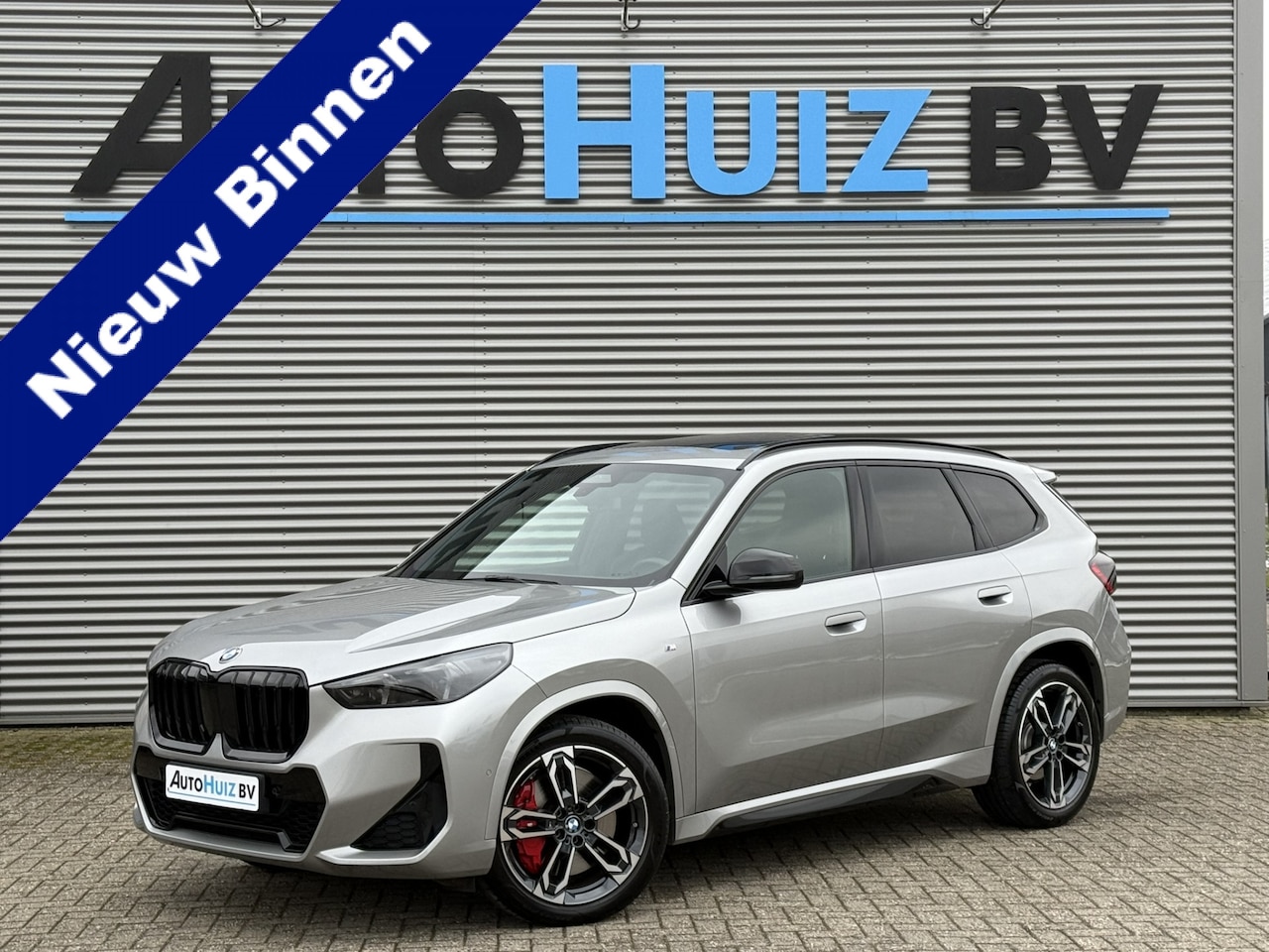 BMW X1 - sDrive20i M Sport Pro Shadow Line Panoramdak 19 Inch Harman-Kardon Adaptieve LED - AutoWereld.nl