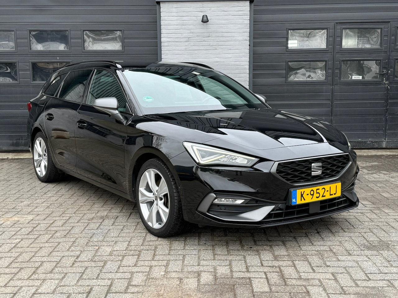 Seat Leon Sportstourer - 1.5 eTSI FR Launch Edition 1.5 eTSI FR Launch Edition, Trekhaak, ACC, Vol! - AutoWereld.nl