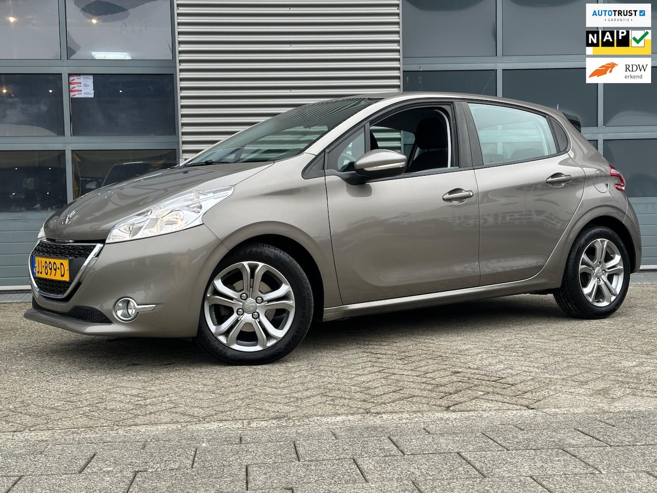 Peugeot 208 - 1.2 e-VTi Active | Navi | CRUISECR | Climate | Automaat | PDC - AutoWereld.nl