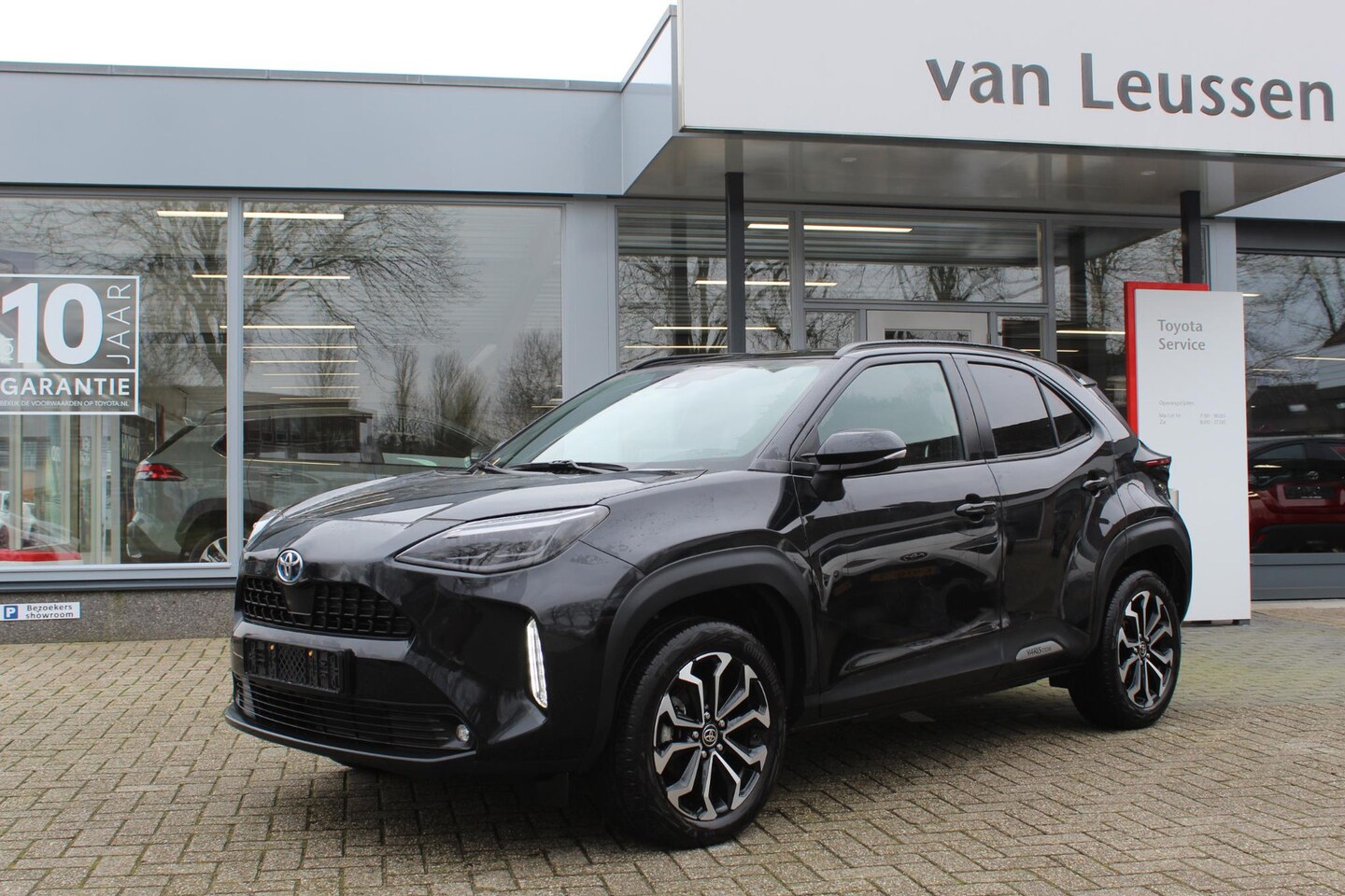 Toyota Yaris Cross - 1.5 HYBRID DYNAMIC PANODAK HEAD-UP STOEL-STUUR-RUITEN WISSER VERW. EL-ACHTERKLEP KEYLESS - AutoWereld.nl