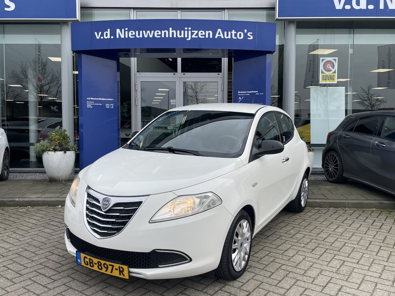 Lancia Y(psilon) - Ypsilon 1.2 Gold Airco   5 Deurs       info;F.Bogaars    0492588956 - AutoWereld.nl