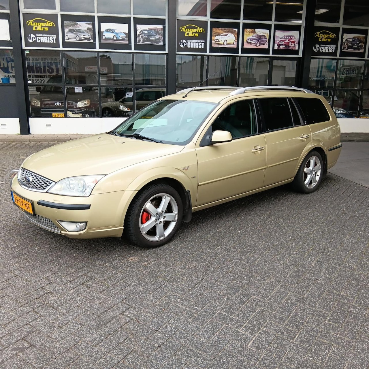 Ford Mondeo Wagon - 2.5 V6 Platinum 2.5 V6 Platinum - AutoWereld.nl