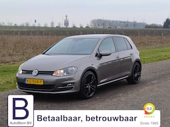 Volkswagen Golf - 1.0 TSI Connected Series /Clima/Navi/Camera/Cruise/18"/Trekh/NL/