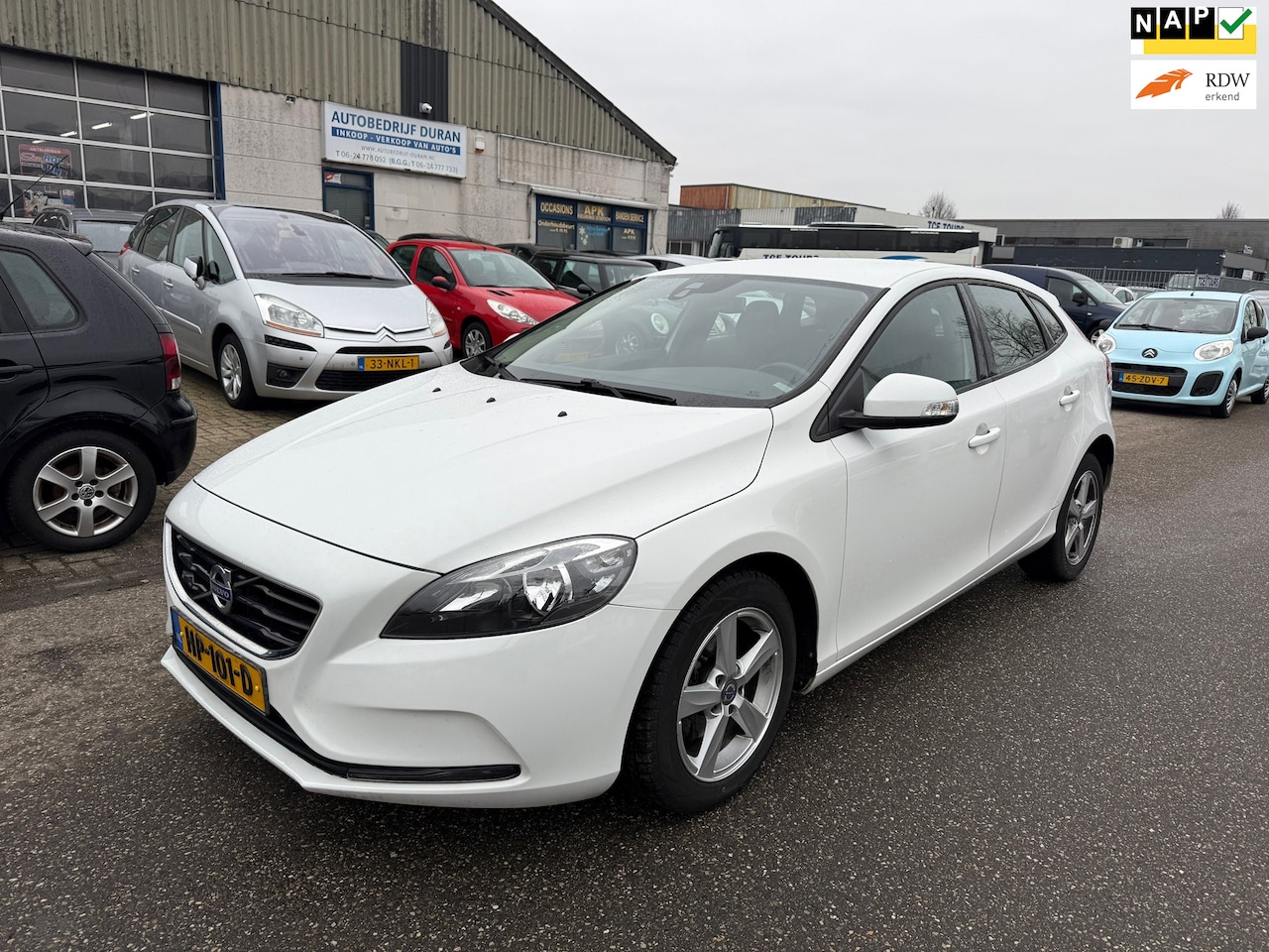 Volvo V40 - 2.0 D2 Kinetic Business NAV.+ Clima Bj:2015 NAP! - AutoWereld.nl