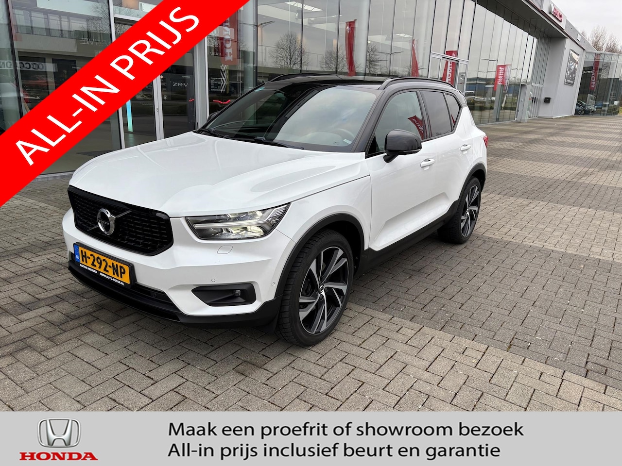 Volvo XC40 - T5 AWD R-Design Intro Edition | Elektr. Trekhaak | Pano.Dak | 360 View | Harman/kardon - AutoWereld.nl