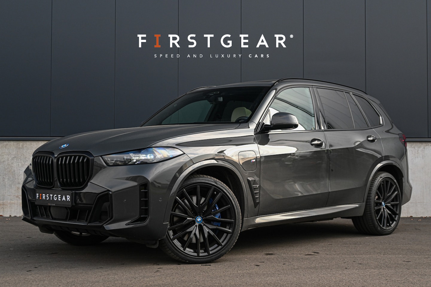 BMW X5 - xDrive50e *M-Sport Pro / Soft-Close / Panorama Sky Lounge / Harman Kardon / Luchtvering / - AutoWereld.nl