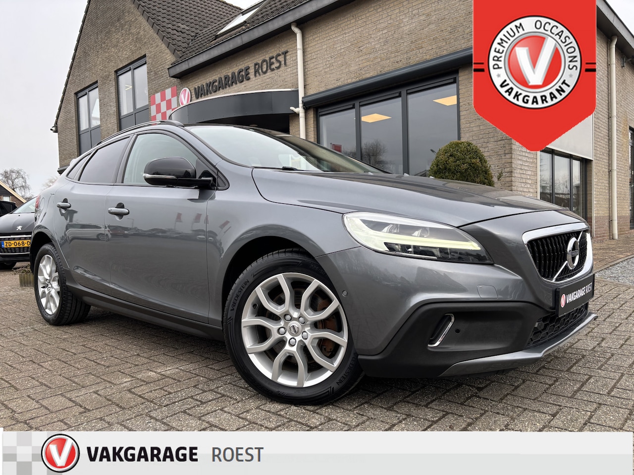 Volvo V40 Cross Country - 1.5 T3 Automaat Polar+ Luxury Leder / Panoramadak / Full LED - AutoWereld.nl