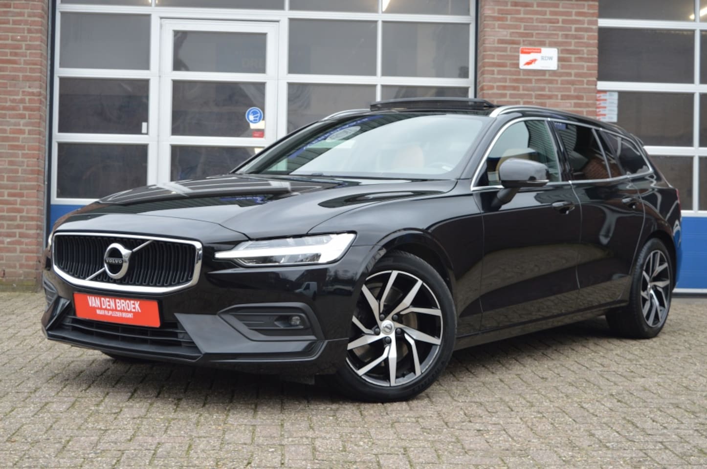 Volvo V60 - 2.0 T5 Momentum | AUT - PANODAK - NAVI - AutoWereld.nl