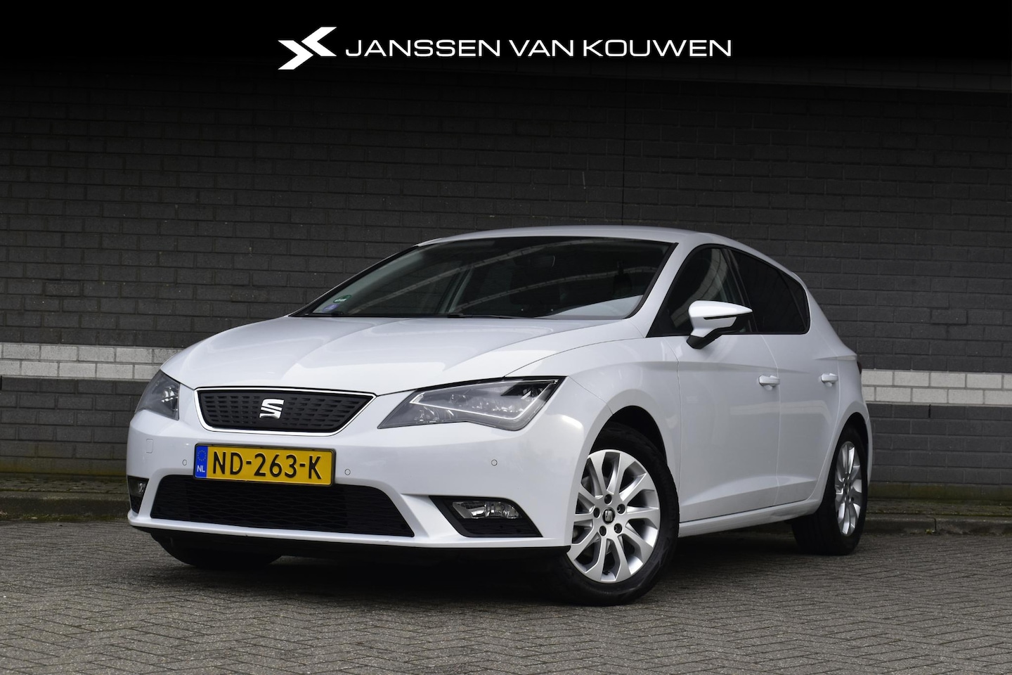 Seat Leon - 1.0 EcoTSI Style Connect / Navi / Camera / LED Koplampen / Trekhaak - AutoWereld.nl