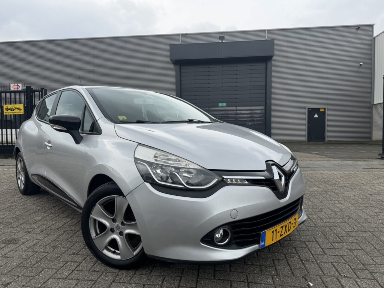 Renault Clio - 0.9 TCe Navigatie|Cruise Luxe Expression 2013 - AutoWereld.nl