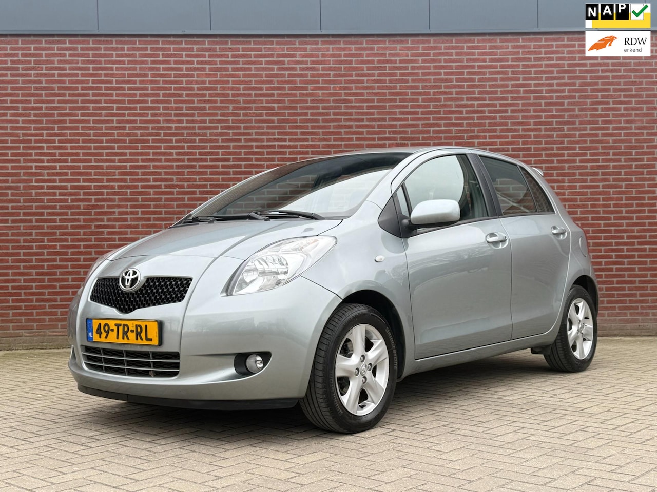 Toyota Yaris - 1.3 VVTi Luna / NAP / Airco / 5-deurs / APK - AutoWereld.nl