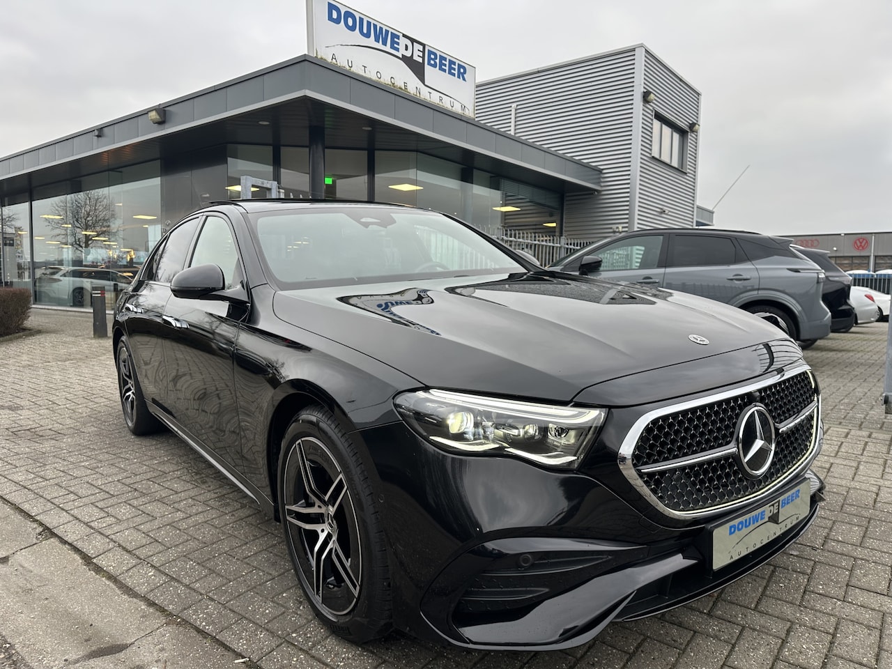 Mercedes-Benz E-klasse - 300 e AMG Premium plus Pano-Dak | Distronic | HUD | Keyless | Night | Memory | Stuur & Sto - AutoWereld.nl