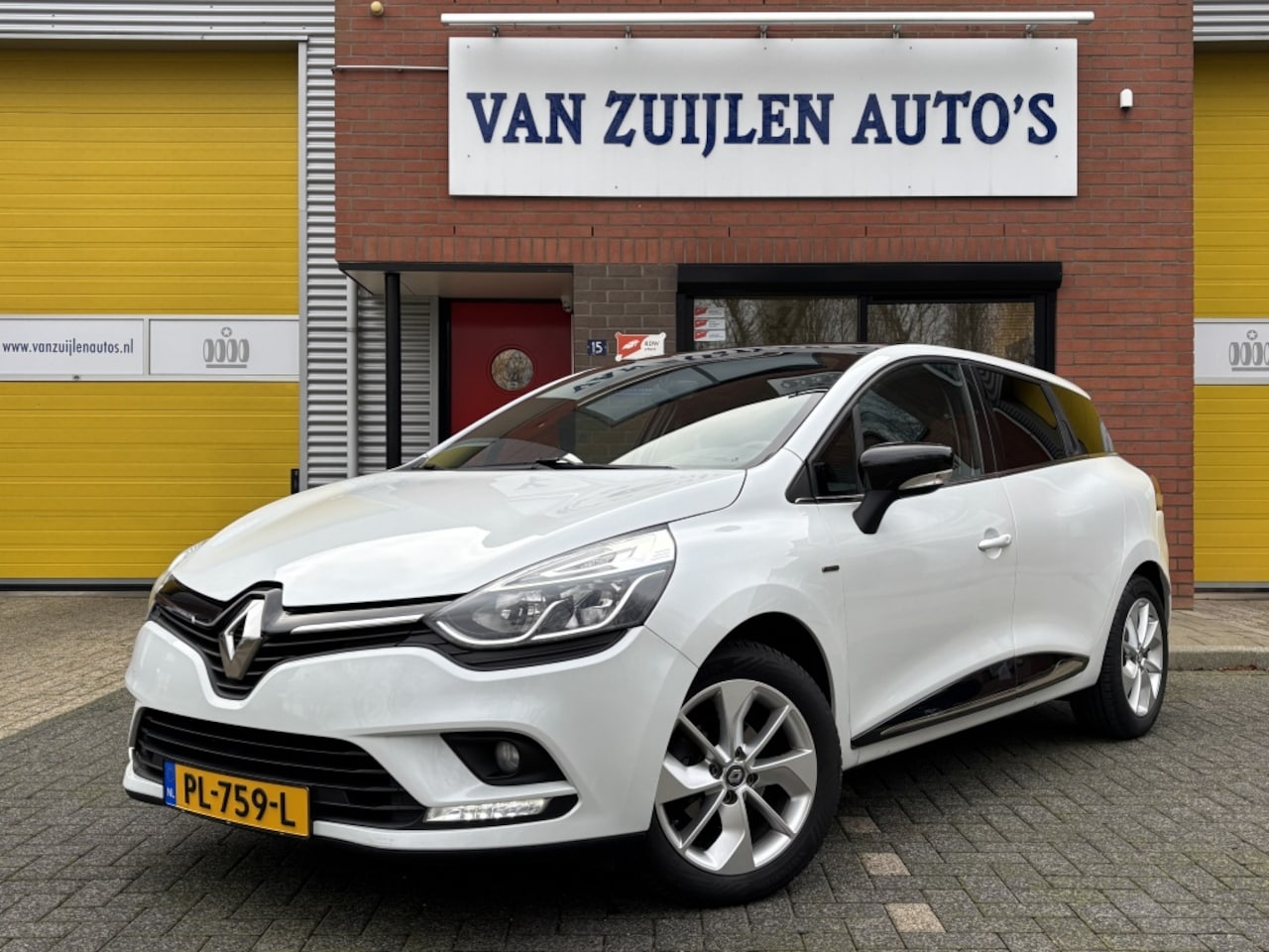 Renault Clio Estate - 1.2 TCe 120pk Limited Pano Cruise Navi BassReflex 16'' - AutoWereld.nl