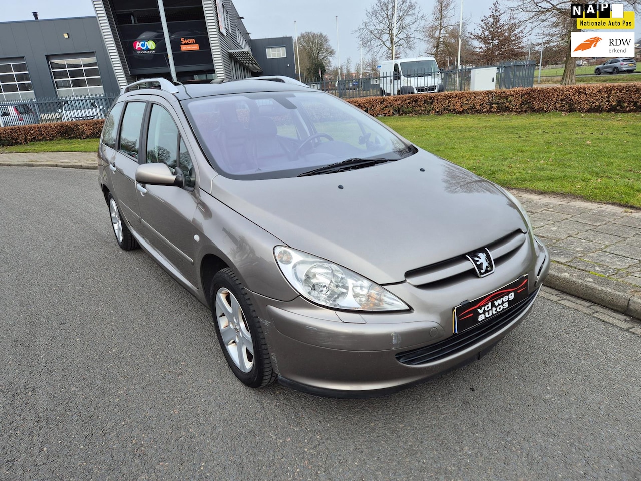 Peugeot 307 SW - 2.0 16V automaat airco leer - AutoWereld.nl