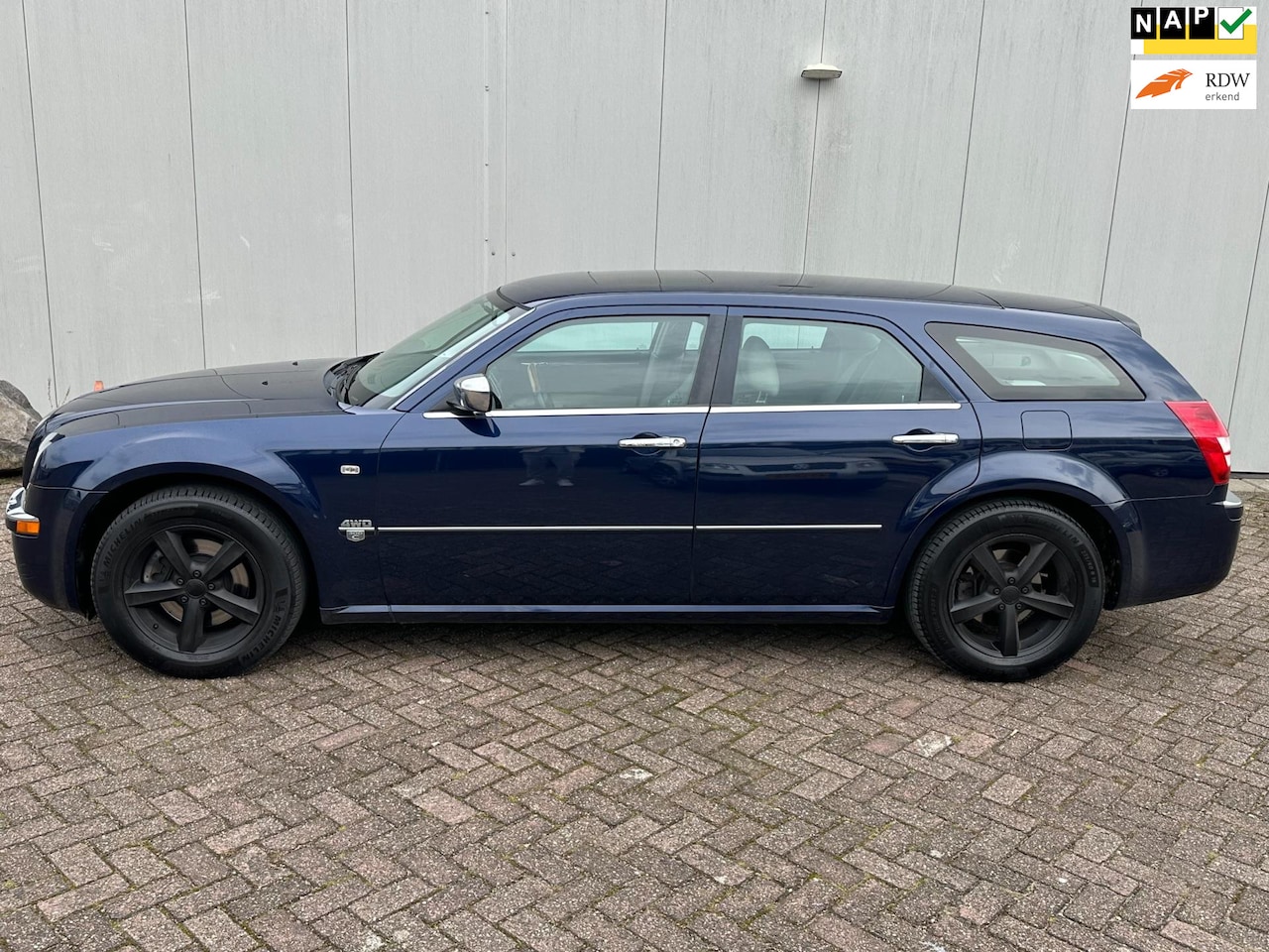 Chrysler 300C Touring - 5.7 V8 HEMI AWD 5.7 V8 HEMI AWD - AutoWereld.nl