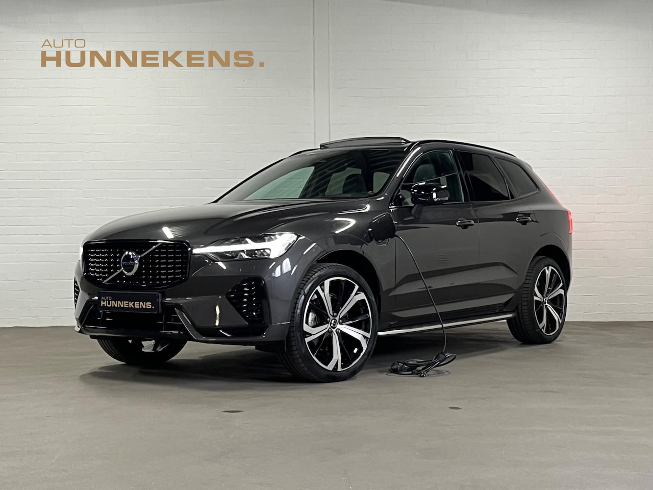 Volvo XC60 - Recharge T6 AWD R-Design | Longe Range | Trekhaak | Pilot assist | Harman/Kardon | Open da - AutoWereld.nl