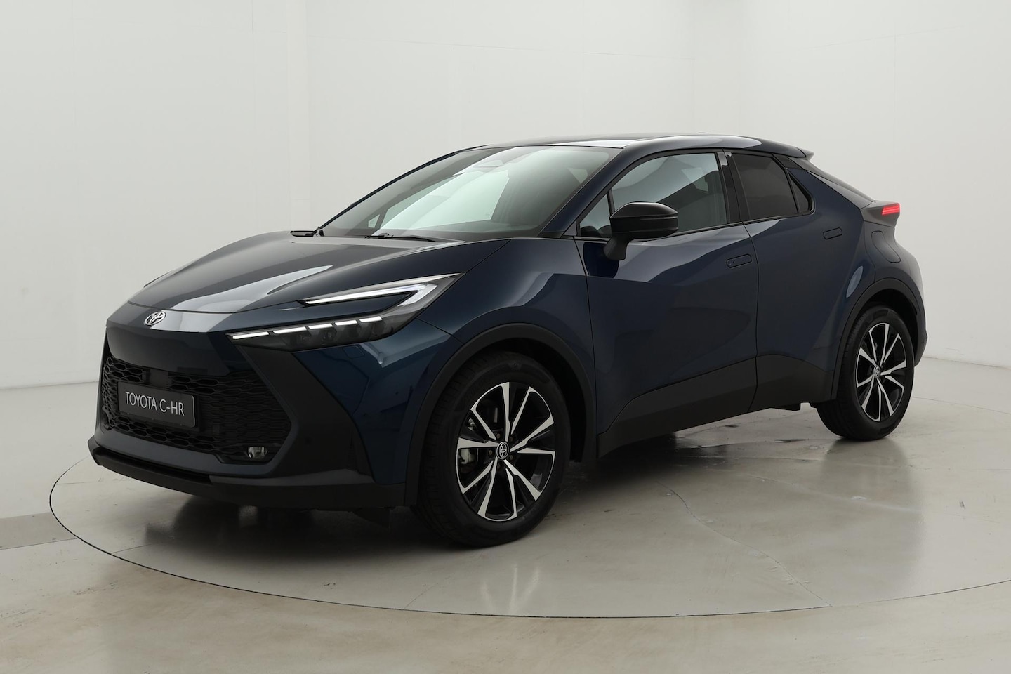 Toyota C-HR - 1.8 Hybrid 140 First Edition | Navigatie | Stoel-/stuurverwarming - AutoWereld.nl