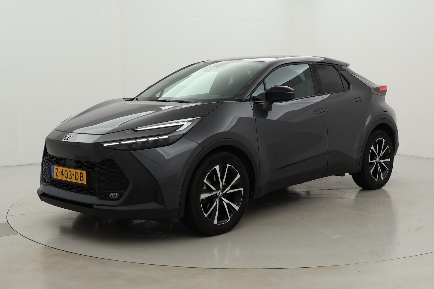 Toyota C-HR - 1.8 Hybrid 140 First Edition | Navigatie | 360 camera - AutoWereld.nl