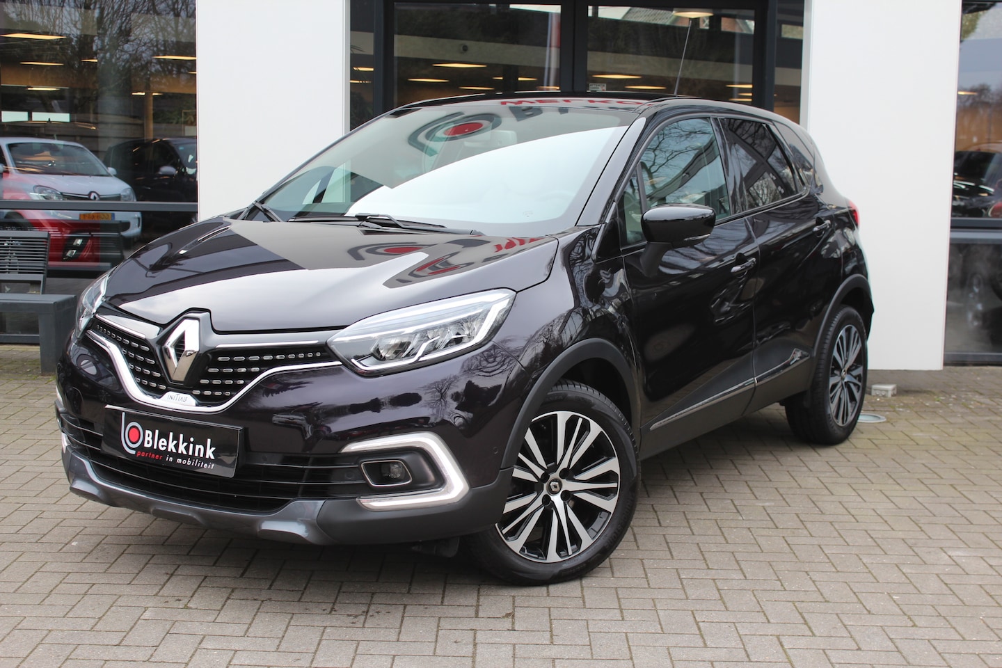 Renault Captur - 1.2 TCe Initiale Paris 120 pk Automaat Leder intr., Navigatie, Auto inpark., Stoel verw, C - AutoWereld.nl