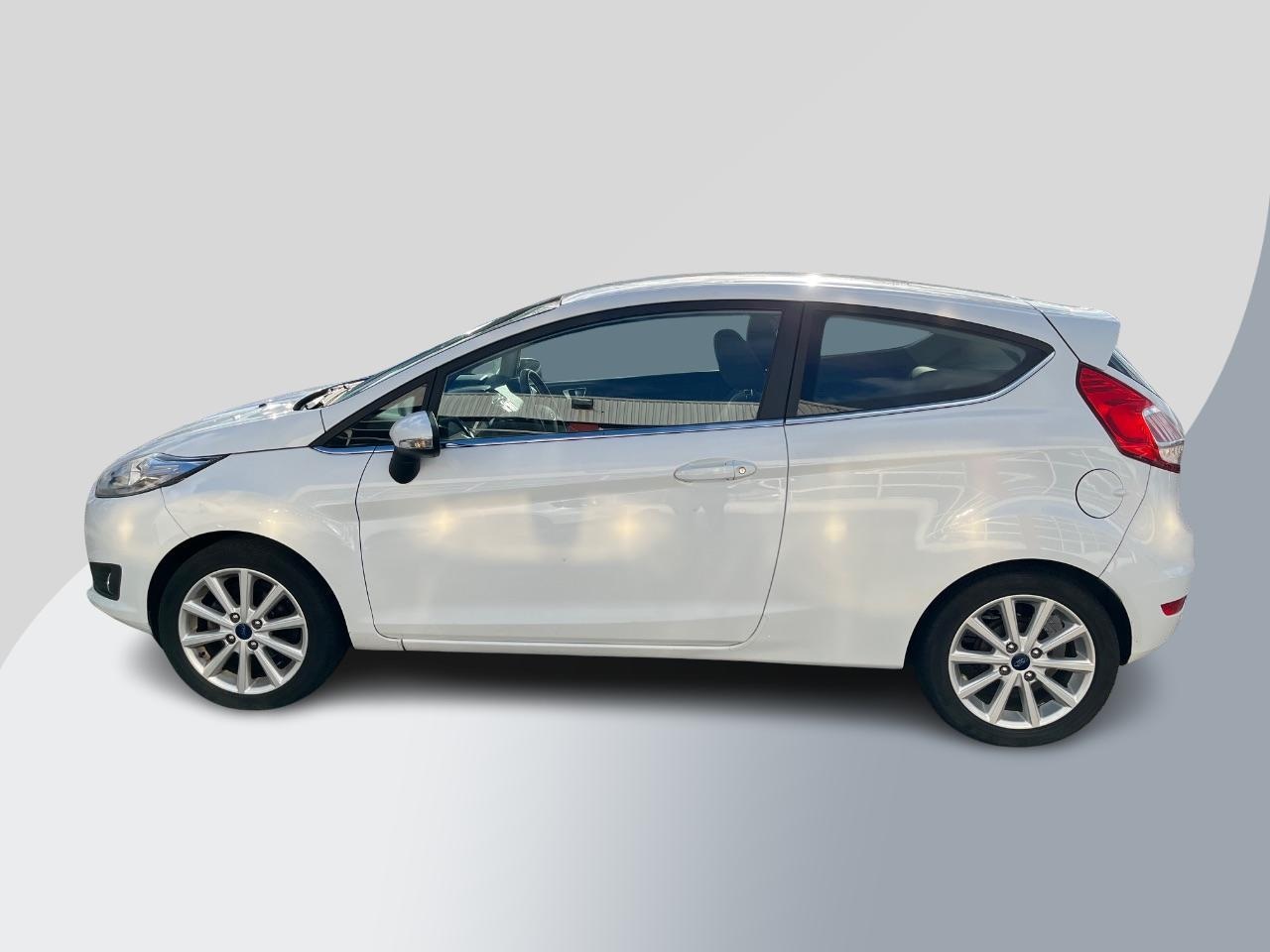 Ford Fiesta - 1.0 EcoBoost Titanium | Mooie KM- stand! | Navigatie | Cruise control | Airco (automatisch - AutoWereld.nl